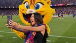 Olivia Rodrigo Hebohkan Camp Nou, Foto Bareng Lamine Yamal