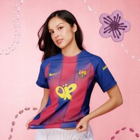 Gaya Olivia Rodrigo Jadi Pendukung Barca, Padukan Jersey dengan Celena Gemas