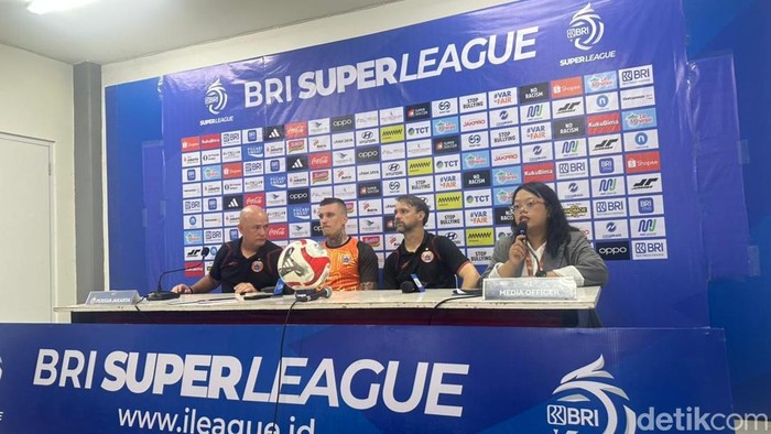 Pelatih Persija Jakarta, Mauricio Souza, dan Fabio Calonego usai laga vs Persib Bandung.