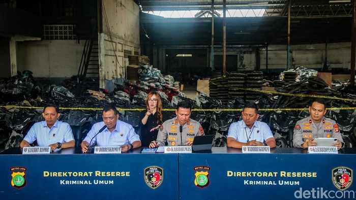 Penampakan Ribuan Motor Hasil Kejahatan di Gudang Penampungan Jaksel