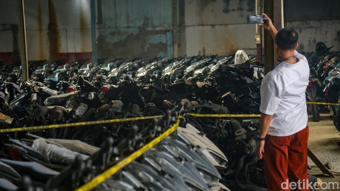 Penampakan Ribuan Motor Hasil Kejahatan di Gudang Penampungan Jaksel