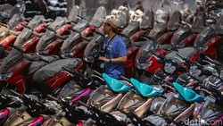 Penampakan Ribuan Motor Hasil Kejahatan di Gudang Penampungan Jaksel