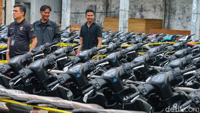 Penampakan Ribuan Motor Hasil Kejahatan di Gudang Penampungan Jaksel