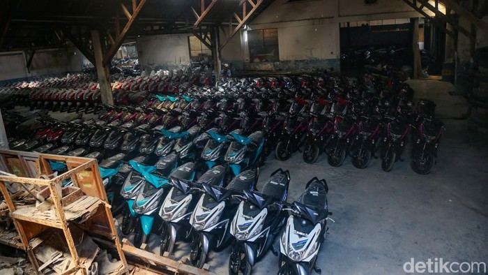 Penampakan Ribuan Motor Hasil Kejahatan di Gudang Penampungan Jaksel