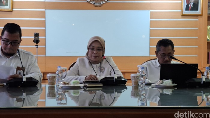 Penjelasan Kemendikdasmen terkait SE No 7 Tahun 2026 di  Gedung D Kemendikdasmen, Jalan Jenderal Sudirman, Jakarta Pusat pada Senin (11/5/2026).