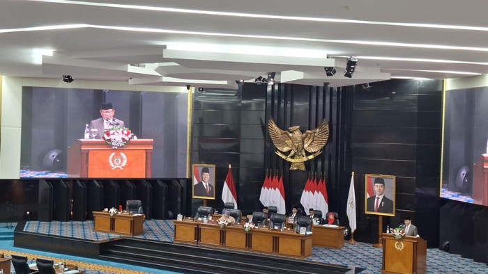 Pramono Anung rapat paripurna DPRD DKI, Senin (11/5/2026)