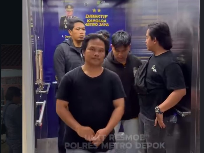 Pria berinisial ML jadi tersangka setelah menghalangi dan menendang ambulans di Kota Depok. (Dok. IG @resmob_depok)