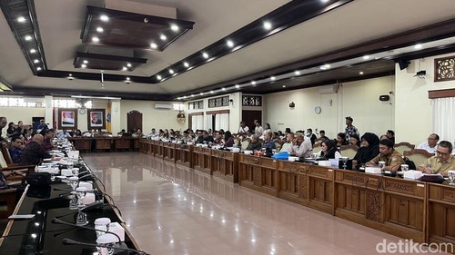 Rapat Dengar Pendapat (RDP) DPRD Bali dengan PT BTID, Senin (11/5/2026).