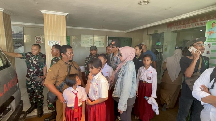 Ratusan siswa di Surabaya keracunan massal MBG