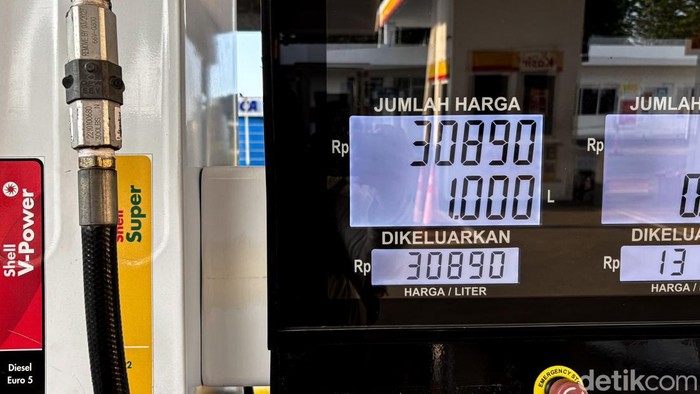 Shell Indonesia kembali menyediakan bahan bakar minyak (BBM) jenis Shell V-Power Diesel di sejumlah SPBU mulai Senin (11/5/2026). Kembalinya produk diesel premium tersebut langsung menjadi perhatian masyarakat, terutama karena harga jualnya yang menembus Rp30 ribu per liter.