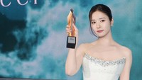 Netizen Ramai Bela Shin Se Kyung Kena Sindir 'Senior' Menang Baeksang Awards