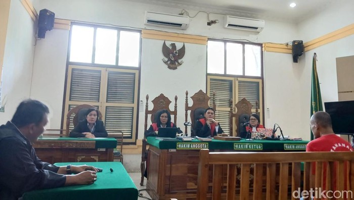 Sidang tuntutan kasus suami bunuh istri ditunda di ruang Cakra 3 Pengadilan Negeri (PN) Medan, Senin (11/5/2026)