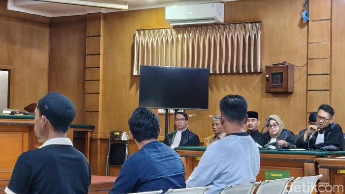 Sidang pemeriksaan saksi kasus suap ijon Ade Kuswara dan HM Kunang.