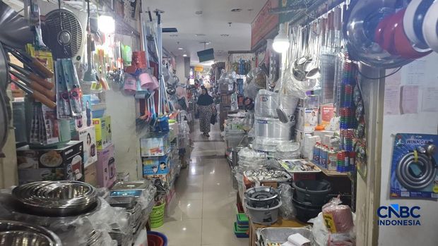 Suasana Pasar Senen lantai basement, Senin (11/5/2026). (CNCB Indonesia/Chandra Dwi Pranata)