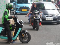 Tak Kapok-kapok Pemotor Lawan Arah di Kebayoran Lama