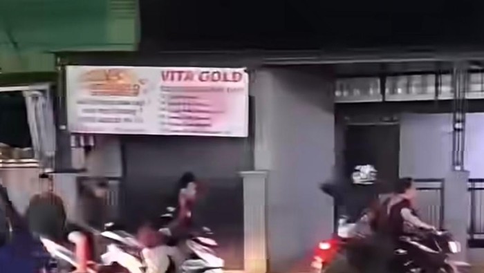 Tangkapan layar pengeroyokan pelajar di Kuningan