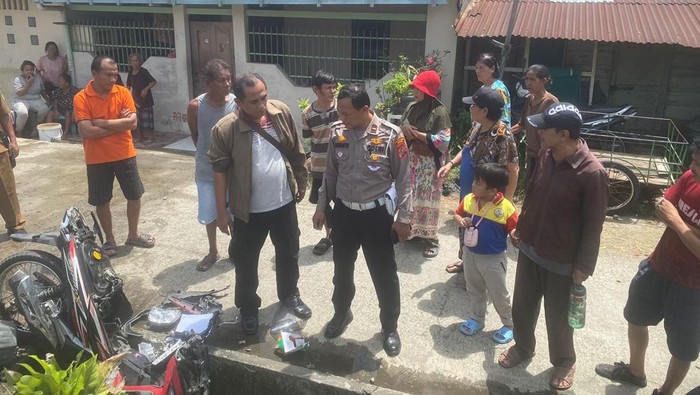 Motor korban terseret usai tertabrak kereta api di Medan.