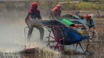 Balap Traktor Lumpur Tandai Awal Musim Tanam di Thailand