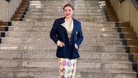 Vicky Shu mengatakan mengambil langkah kuliah S2 sebagai mimpi yang tertunda. Tak semua mimpi datang tepat waktu. Ada yang harus menunggu bertahun-tahun, melewati banyak perjalanan hidup, hingga akhirnya Allah berkehendak, sekarang waktunya,’” tulisnya dilihat di Instagram, Senin (11/5/2026). (Foto: dok Instagram vickyshu)