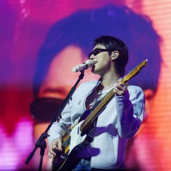 Lagu Drowning WOODZ Cetak Sejarah Chart Melon