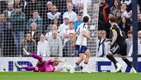 Kinsky dari Nangis karena Blunder, Kini Jadi Penyelamat Tottenham