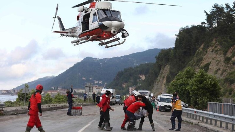 Daftar pekerjaan ekstrem ini bertaruh nyawa di tengah peluru, kegelapan laut dalam, hingga ancaman tambang runtuh. BoredPanda