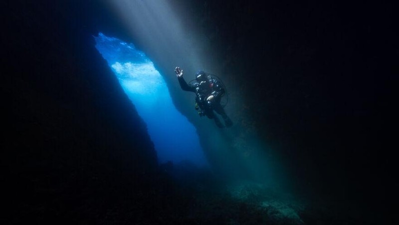 Daftar pekerjaan ekstrem ini bertaruh nyawa di tengah peluru, kegelapan laut dalam, hingga ancaman tambang runtuh. BoredPanda