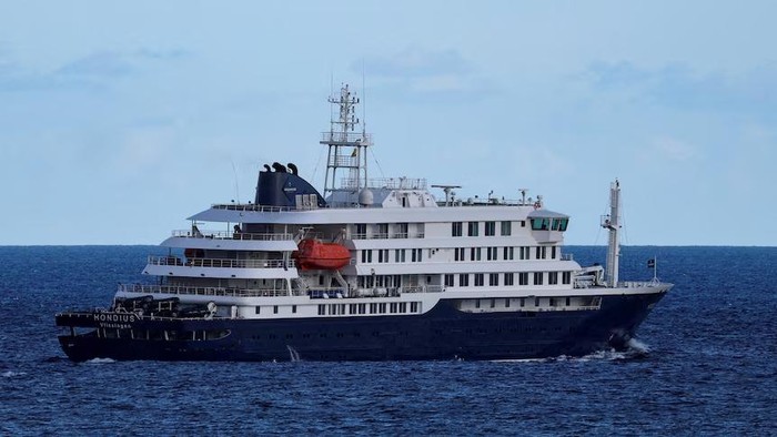Kapal MV Hondius telah meninggalkan Tenerife dalam perjalanannya menuju Rotterdam. (Reuters: Hannah McKay)