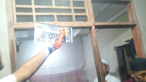 Polisi melakukan olah TKP seorang laki-laki di Mataram, NTB ditemukan gantung diri di rumahnya, Selasa (12/5/2026). (Foto : Dok Polresta Mataram).