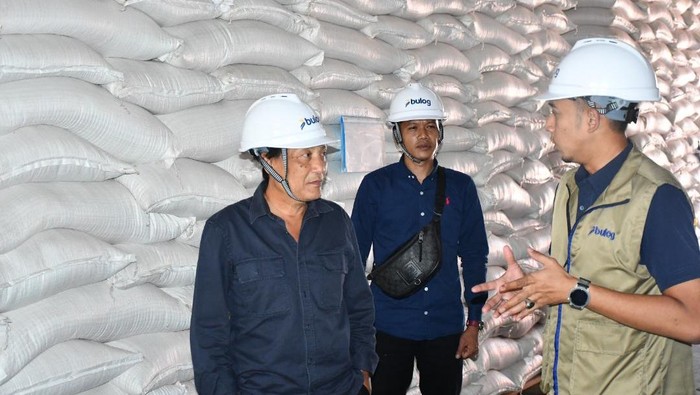 Anggota DPR RI, Supriyanto saat kunjunga ke gudang Bulog di Ngawi