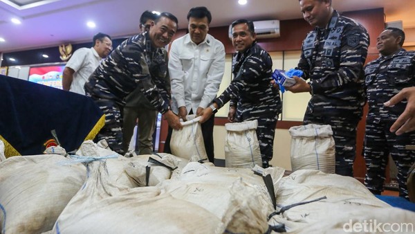 Aparat Gagalkan Pengiriman 16 Ton Pasir Timah Ilegal di Kepri