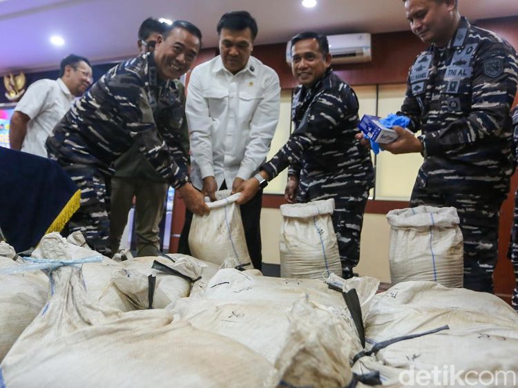 Aparat Gagalkan Pengiriman 16 Ton Pasir Timah Ilegal di Kepri
