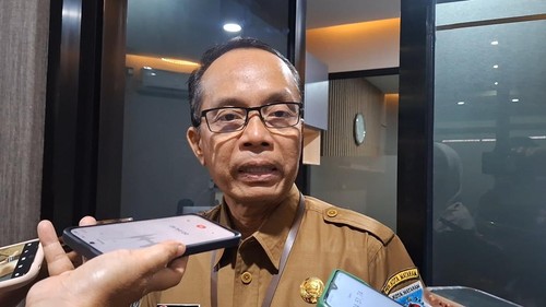 Asisten I Setda Kota Mataram, Lalu Martawang, saat diwawancarai, Selasa (12/5/2026). (Nathea Citra/detikBali)
