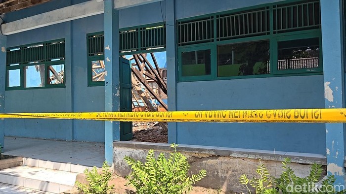 Atap kelas 7 MTs Muhammadiyah 4 Bulu roboh, Selasa (12/5/2026).