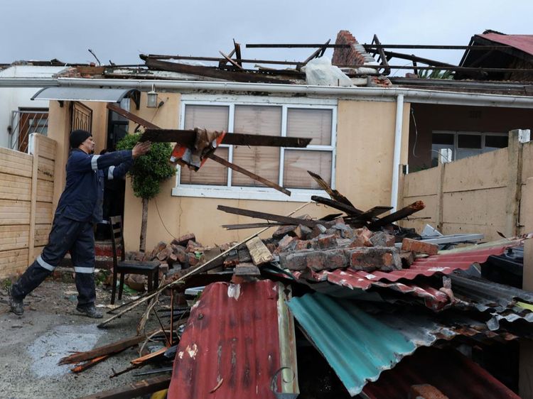 Badai Hebat Terjang Cape Town, Satu Orang Tewas