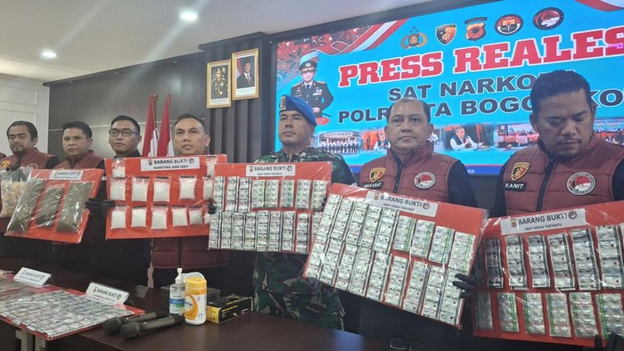Barang bukti yang diamankan dari 82 kasus narkoba di Kota Bogor