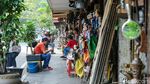 Berburu Harta Karun Vintage di Pasar Antik Jalan Surabaya