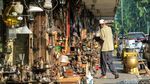 Berburu Harta Karun Vintage di Pasar Antik Jalan Surabaya