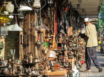 Berburu Harta Karun Vintage di Pasar Antik Jalan Surabaya