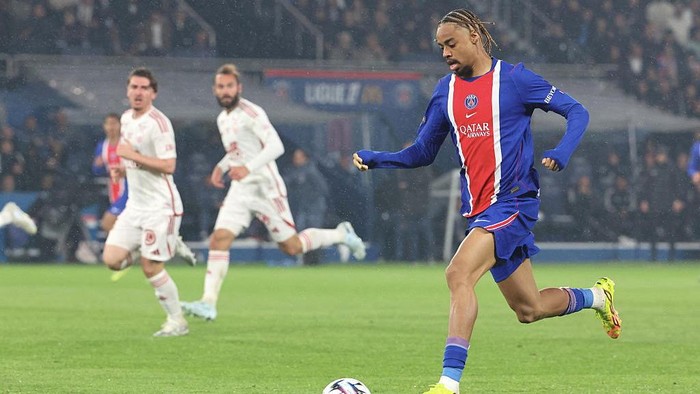 Arsenal Ikut Liverpool Buru Bradley Barcola