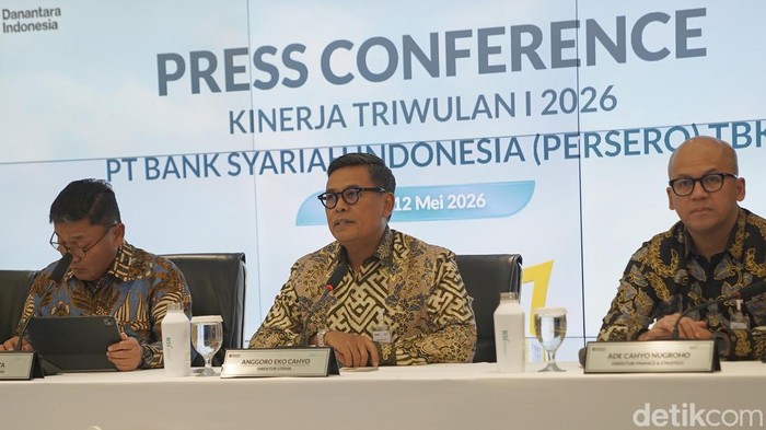 Direktur Utama BSI Anggoro Eko Cahyo dan Wakil Direktur Utama Bob T.Ananta memberikan keterangan pers di Jakarta, Selasa (12/5/2026). Kinerja Triwulan I Tahun 2026 PT Bank Syariah Indonesia (Persero) Tbk (BSI) mencetak laba bersih Rp2,2 triliun naik 17,1 % (YOY) didorong peningkatan Tabungan yang tumbuh 20,18% (YOY) tertinggi di industri.