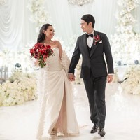 Amanda Manopo identik dengan gaya glamor dan feminin. Kombinasi mawa putih, Peony, Anggrek dan Carnation cocok untuk pasangan yang ingin pesta pernikahan bak putri kerajaan modern. Foto: Instagram
