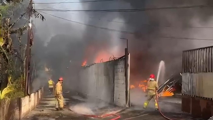 Gedung Penampungan Oli Terbakar di Bogor