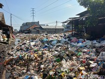 Sampah Menggunung di Tasikmalaya Imbas Pegawai Mogok dan Armada Kurang