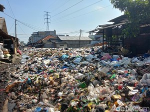 Sampah Menggunung di Tasikmalaya Imbas Pegawai Mogok dan Armada Kurang