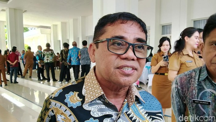 Plt Bupati Sitaro Heronimus Makainas