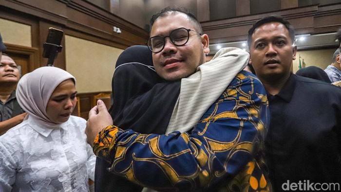 Pengadilan Tipikor Jakarta menjatuhkan vonis empat tahun penjara kepada mantan konsultan teknologi, Ibrahim Arief, dalam kasus dugaan korupsi pengadaan laptop berbasis Chromebook, Selasa (12/5/2026).