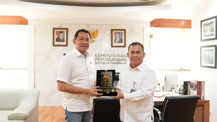 Karo Korwas PPNS Bareskrim Polri Brigjen Edy Suranta Sitepu (kiri) saat berkunjung ke Ditjen PKTN Kemendag.