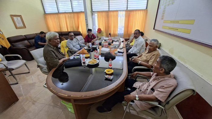 Konsolidasi Badan Saksi Nasional (BSN) DPP Partai Golkar di kantor DPD Partai Golkar Indramayu.