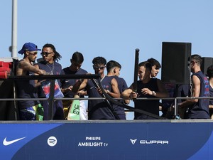 Bendera Palestina Berkibar di Parade Juara Barcelona